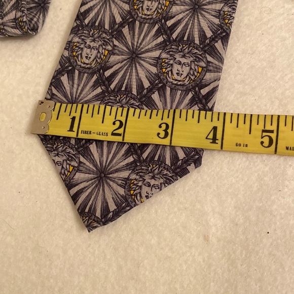 Vintage Gianni Versace medusa men silk tie - Picture 9 of 11